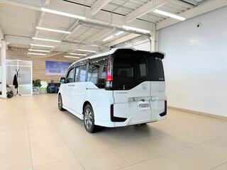 2017 Honda Stepwgn Spada V, белый, 2049000 рублей, вид 4