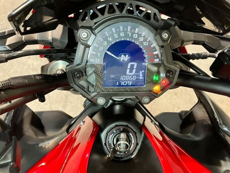 2018 Kawasaki Z 900, красный, 849000 рублей, вид 5