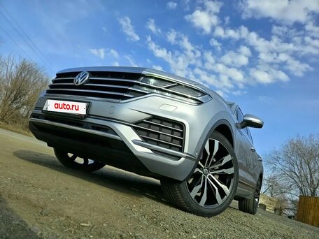2020 Volkswagen Touareg III, серый, 4840000 рублей, вид 3