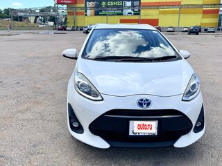 2018 Toyota Aqua I Рестайлинг 2, белый, 1000000 рублей, вид 1