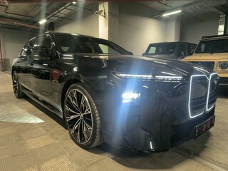 2026 BMW 7 серии 740 xDrive VII (G70) Рестайлинг, чёрный, 27890000 рублей, вид 1