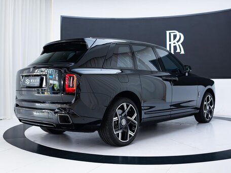 2026 Rolls-Royce Cullinan Black Badge I Рестайлинг (Series II), чёрный, 50000000 рублей, вид 5