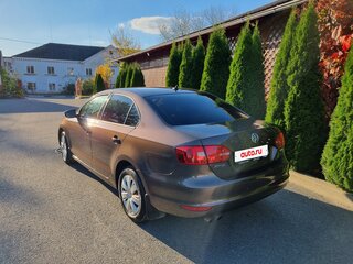 2011 Volkswagen Jetta VI, коричневый, 930000 рублей, вид 3