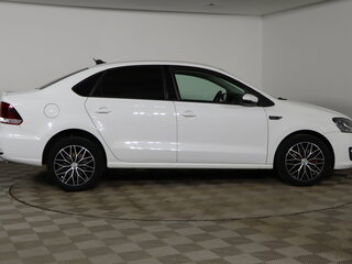 2018 Volkswagen Polo V Рестайлинг, белый, 999990 рублей, вид 4