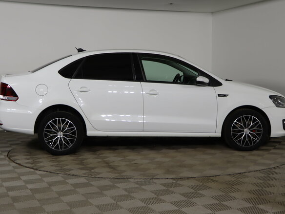 2018 Volkswagen Polo V Рестайлинг, белый, 999990 рублей - вид 3
