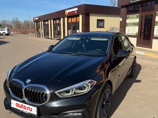 2020 BMW 1 серии 118i III (F40), чёрный, 2150000 рублей, вид 3