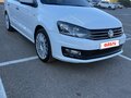 2017 Volkswagen Polo V Рестайлинг, белый, 900000 рублей - вид 3