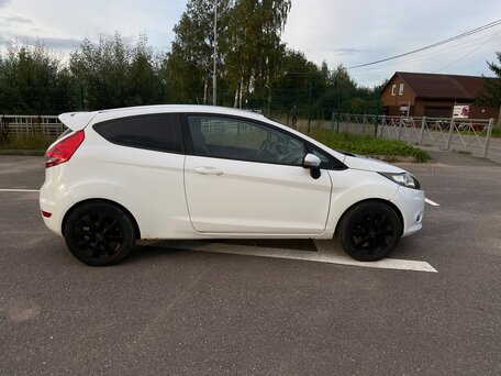 2009 Ford Fiesta Mk6, белый, 370000 рублей, вид 3