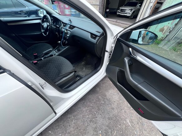 2015 Skoda Octavia III (A7), белый, 820000 рублей - вид 23