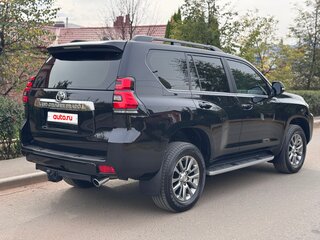 2017 Toyota Land Cruiser Prado 150 Series Рестайлинг 2, чёрный, 4450000 рублей, вид 5