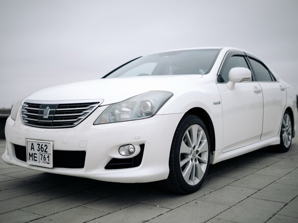 2009 Toyota Crown XIII (S200), белый, 1880000 рублей