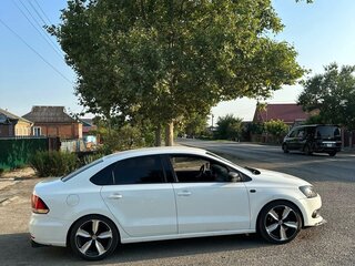2015 Volkswagen Polo V Рестайлинг, белый, 750000 рублей, вид 4