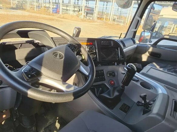 2025 ХАНТ 8051B, красный, 13900000 рублей - вид 4
