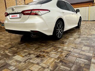 2021 Toyota Camry VIII (XV70) Рестайлинг, белый, 3700000 рублей, вид 4