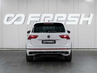 2021 Volkswagen Tiguan II Рестайлинг, белый, 4199000 рублей, вид 4