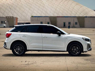 2022 Audi Q2 L 35 TFSI I Рестайлинг, белый, 1550077 рублей, вид 5