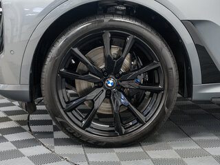 2026 BMW X7 40d I (G07) Рестайлинг, серый, 18300000 рублей, вид 4