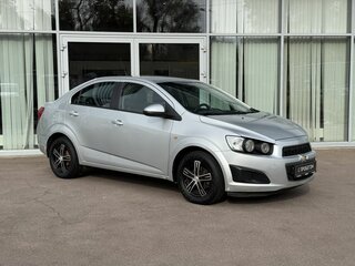 2013 Chevrolet Aveo II, серебристый, 580000 рублей, вид 3