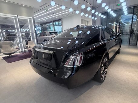 2025 Rolls-Royce Ghost Extended II Рестайлинг (Series II), чёрный, 43500000 рублей, вид 3