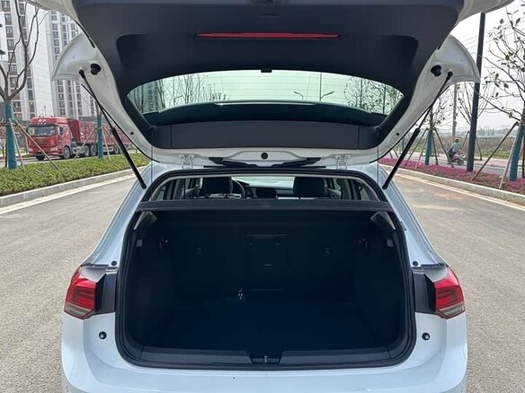 2023 Volkswagen Golf VIII, белый - вид 19