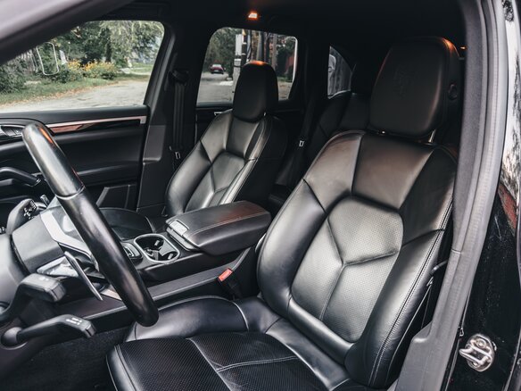 2015 Porsche Cayenne II Рестайлинг (958), чёрный, 3600000 рублей - вид 4