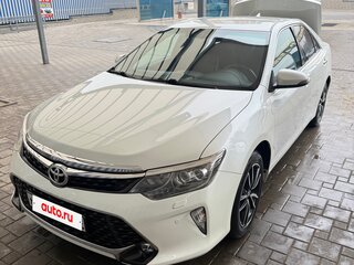 2017 Toyota Camry VII (XV50) Рестайлинг 2, белый, 2100000 рублей, вид 3