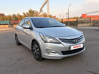 2014 Hyundai Solaris I Рестайлинг, серебристый, 840000 рублей, вид 3