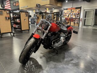 2026 Harley-Davidson Breakout, красный, 3206000 рублей, вид 2