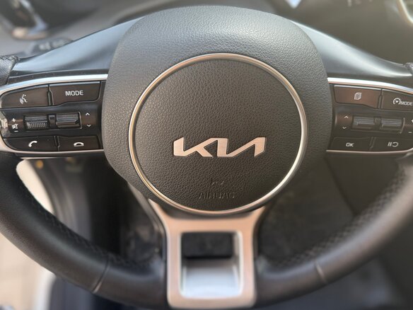 2022 Kia K5 III, белый, 1700000 рублей - вид 5