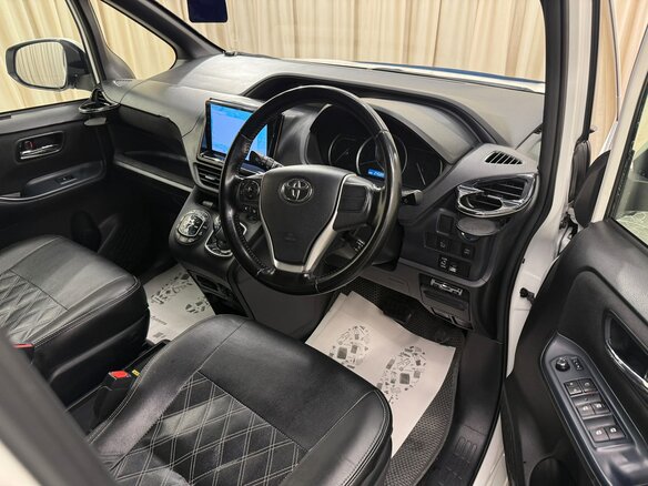 2015 Toyota Voxy III (R80), белый, 1699000 рублей - вид 10