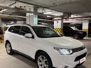 2013 Mitsubishi Outlander III, белый, 1200000 рублей, вид 3