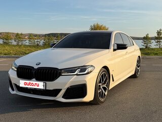 2021 BMW 5 серии 530i xDrive VII (G30/G31/G38) Рестайлинг, белый, 4999000 рублей, вид 3