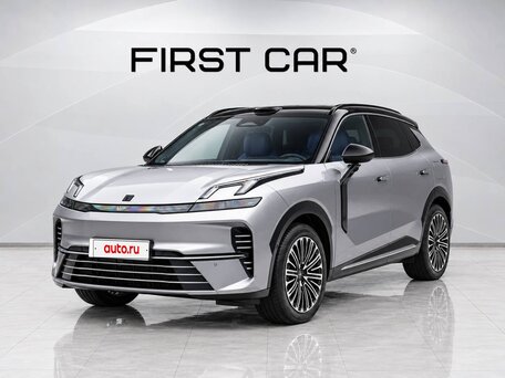 2026 Lynk & Co 08 EM-P 38.2 kWh I Рестайлинг, серебристый, 5490000 рублей, вид 4