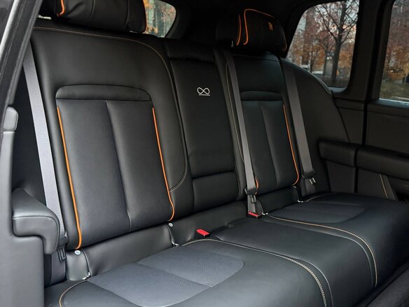 2026 Rolls-Royce Cullinan Black Badge I Рестайлинг (Series II), чёрный, 59850000 рублей - вид 35