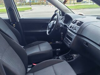 2012 Skoda Fabia II Рестайлинг, серебристый, 700000 рублей, вид 5