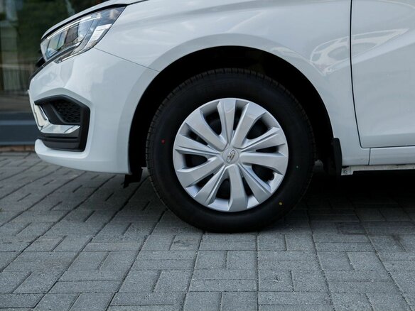 2026 Lada (ВАЗ) Vesta I Рестайлинг (NG), белый, 1565190 рублей - вид 3