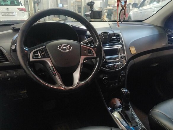 2015 Hyundai Solaris I Рестайлинг, синий, 720000 рублей - вид 4