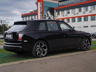 2021 Rolls-Royce Cullinan Black Badge I (Series I), чёрный, 35000000 рублей, вид 4