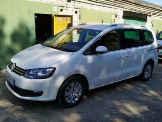 2011 Volkswagen Sharan II, белый, 1090000 рублей, вид 1