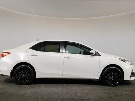 2018 Toyota Corolla XI (E160, E170, E180) Рестайлинг 1, белый, 1550000 рублей, вид 4