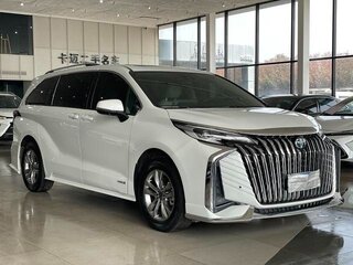 2024 Toyota Sienna IV, белый, 7000000 рублей, вид 3