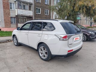 2012 Mitsubishi Outlander III, белый, 1100000 рублей, вид 3