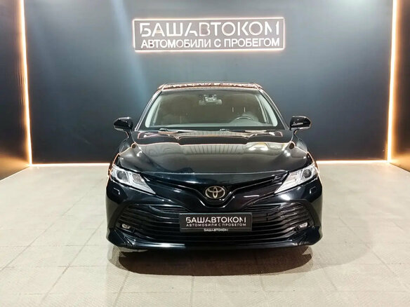 2018 Toyota Camry VIII (XV70), чёрный - вид 1