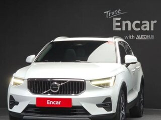 2022 Volvo XC40 I, белый, 4682885 рублей, вид 2