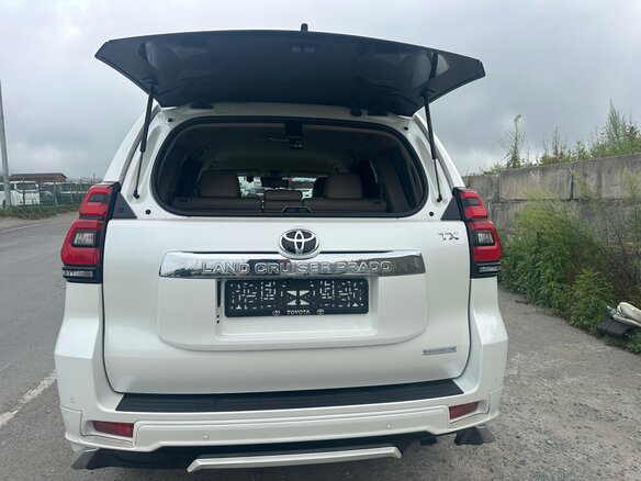 2021 Toyota Land Cruiser Prado 150 Series Рестайлинг 3, белый, 5700000 рублей - вид 6