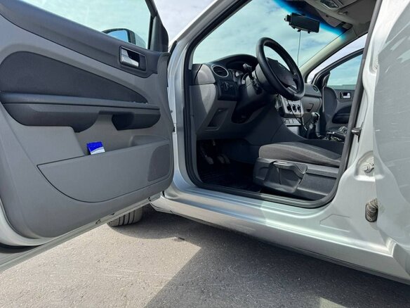 2011 Ford Focus II Рестайлинг, серебристый, 500000 рублей - вид 5
