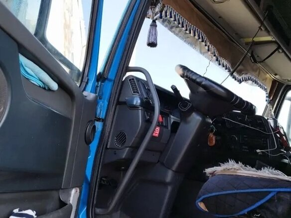 2009 Volvo FH, синий, 4000000 рублей - вид 8