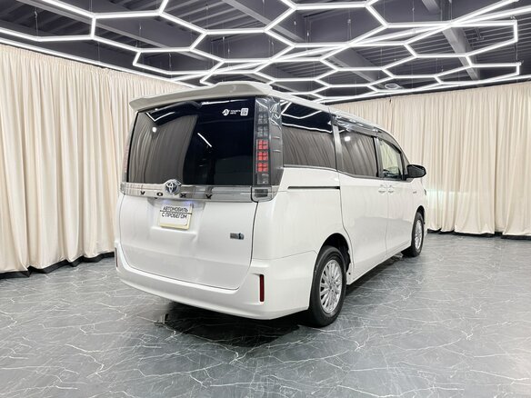 2015 Toyota Voxy III (R80), белый, 1699000 рублей - вид 6