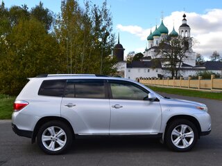 2011 Toyota Highlander II (XU40) Рестайлинг, серебристый, 1730000 рублей, вид 3