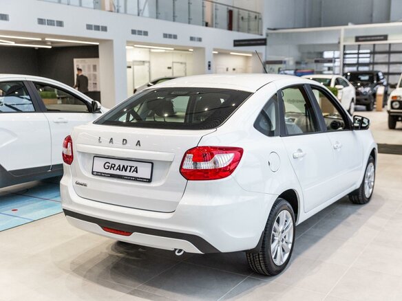 2026 Lada (ВАЗ) Granta I Рестайлинг, белый, 1098000 рублей - вид 4
